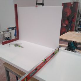 JIJ Solid Surface mueble en construcción